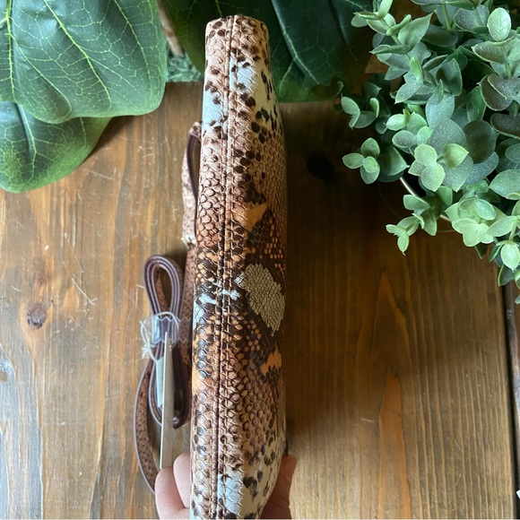 Snakeskin Convertible Crossbody Shoulder Purse 🤎🤍 - Picture 5 of 9